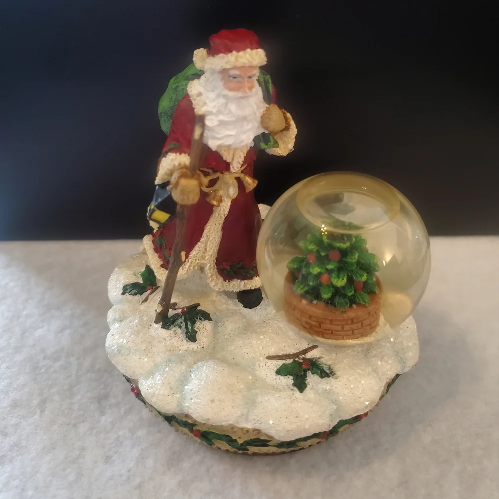 Yankee Candle Father Christmas Candle Topper Old World Holiday Snow Globe